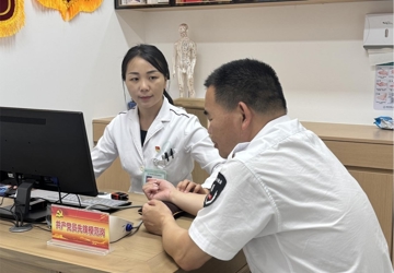 八载基层守健康，一颗红心践使命 ——记南山区医疗集团总部党员医生张雪琴